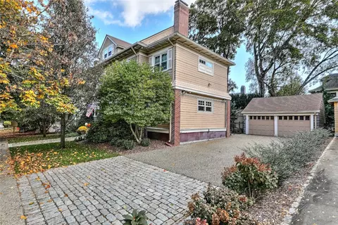 73 Everett Ave, Providence, RI 02906 photo 3