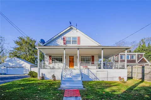 106 King Phillip St, Portsmouth, RI 02871