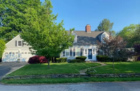 24 Fairway Dr, Barrington, RI 02806