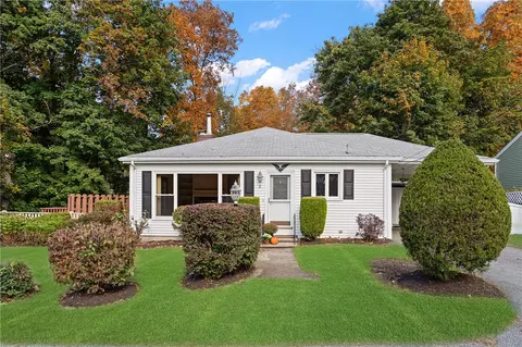 8 Welcome Rd, Smithfield, RI 02917