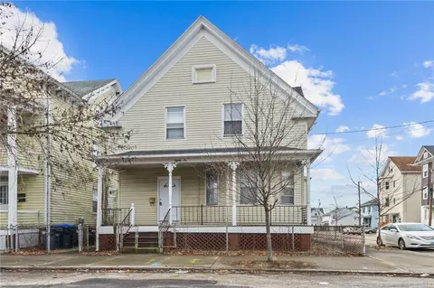 86 Robin St, Providence, RI 02908