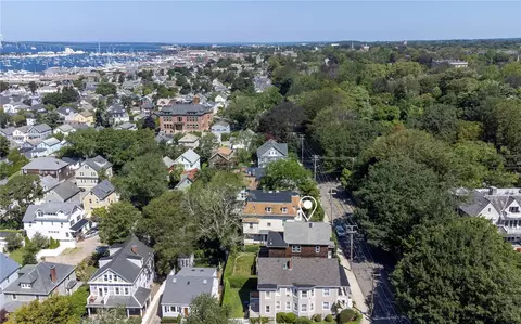 573 Spring St, Newport, RI 02840