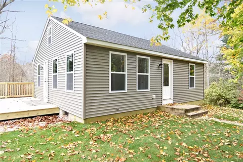 60 Queen St, North Kingstown, RI 02852