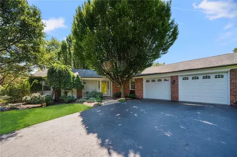 160 Gray St, Warwick, RI 02889