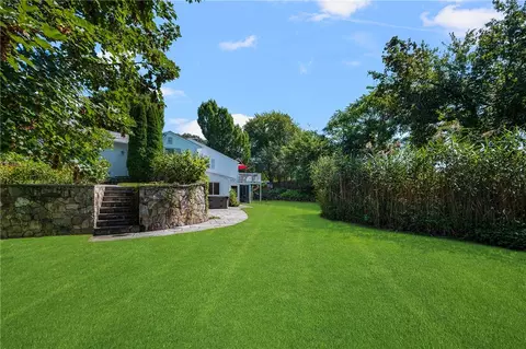 160 Gray St, Warwick, RI 02889 photo 3