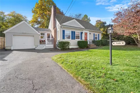 123 Harmony Ct, Warwick, RI 02889 photo 2