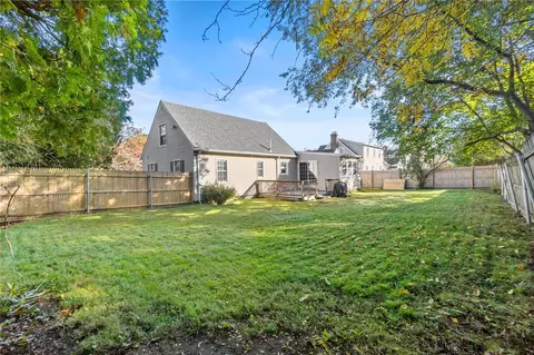 123 Harmony Ct, Warwick, RI 02889 photo 5