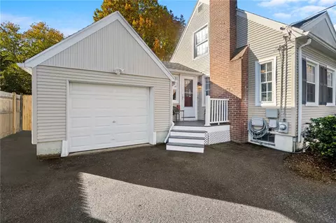 123 Harmony Ct, Warwick, RI 02889 photo 3