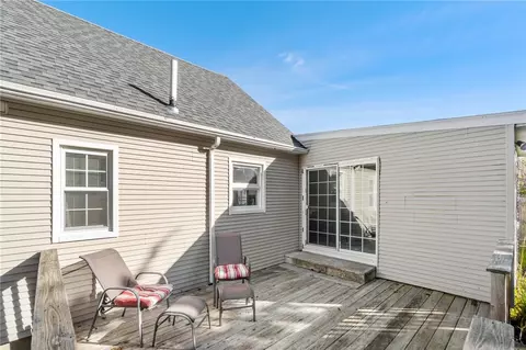 123 Harmony Ct, Warwick, RI 02889 photo 9