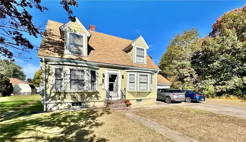26 Ontario St, West Warwick, RI 02893