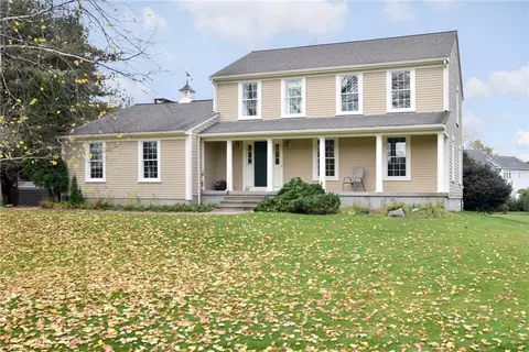 10 Loch Lomond Rd, Seekonk, MA 02771