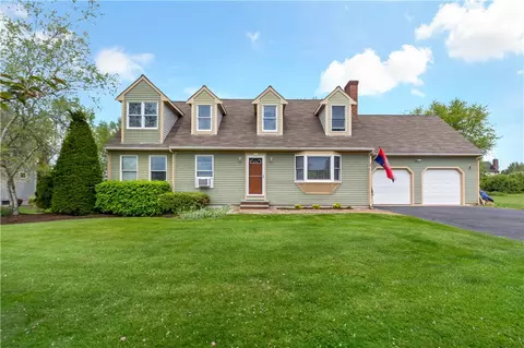 64 Beagle Dr, Middletown, RI 02842