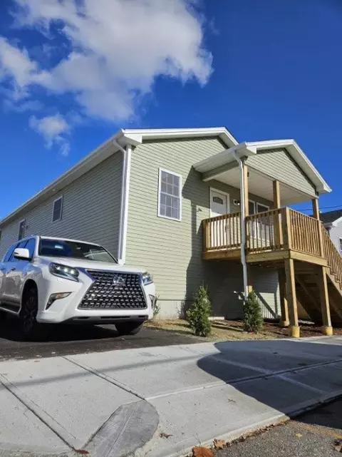 37 Ford St, Providence, RI 02907