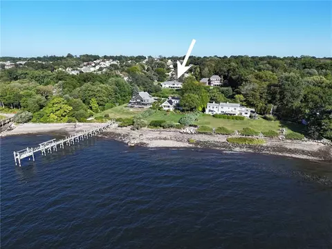 39 Tobin Ln, Bristol, RI 02809 photo 2