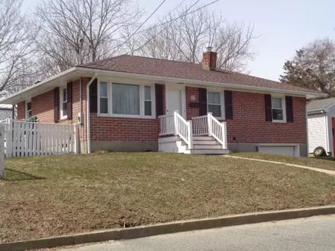 11 Herzig St, Bristol, RI 02809