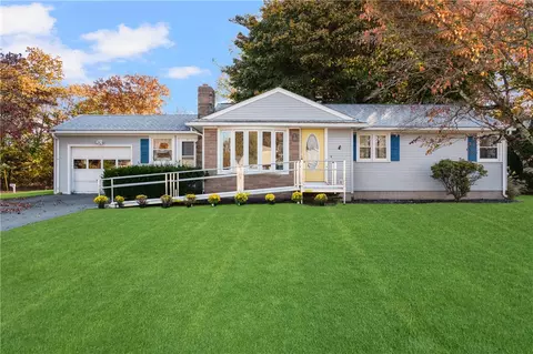 15 Dwight St, Cranston, RI 02921