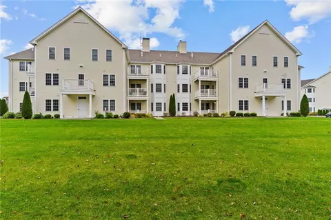 40 Saw Mill Dr #104, North Kingstown, RI 02852