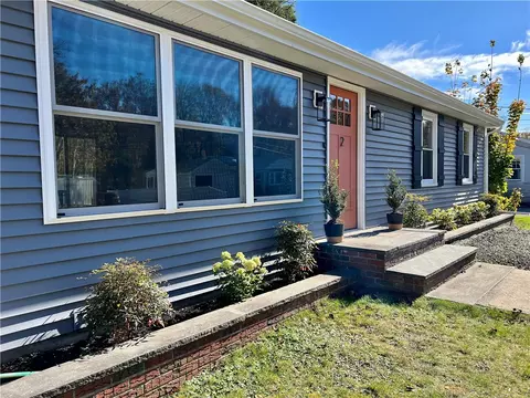 2 Carol Dr, Cumberland, RI 02864