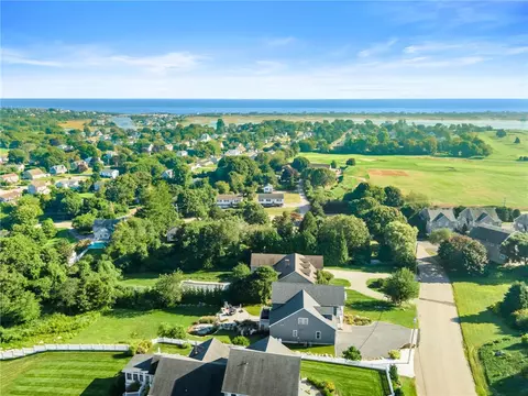 17 Moonlight Dr, Westerly, RI 02891 photo 5