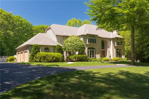 6 Brookfield Ct, East Greenwich, RI 02818