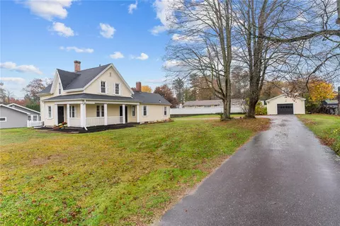 53 School St, North Smithfield, RI 02896
