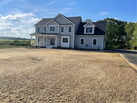 122 Explorer Dr, Saunderstown, RI 02874