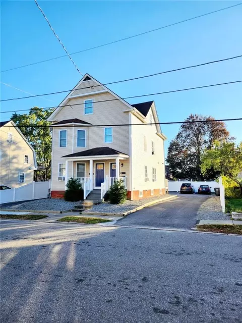 40 Hawthorne Ave, Cranston, RI 02910