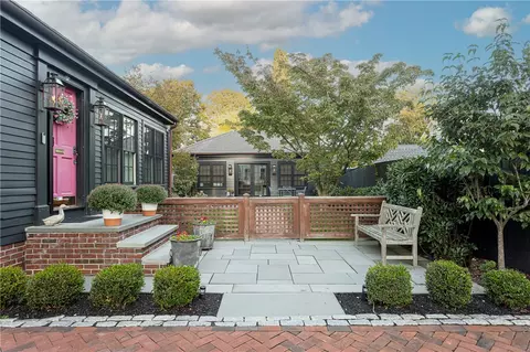 57 Second St, Newport, RI 02840