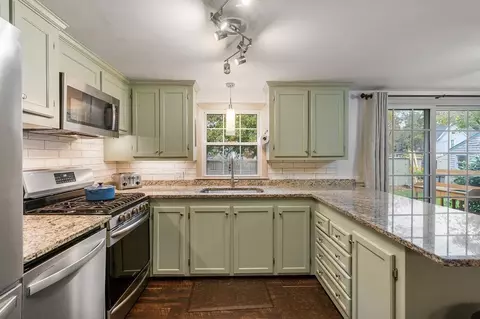 181 Payton Ave, Warwick, RI 02889 photo 9