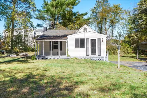 84 Hospital Rd, East Providence, RI 02915