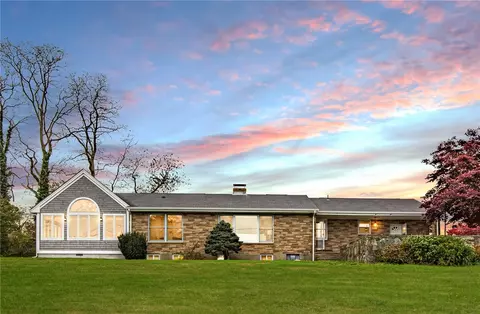 333 Mccorrie Ln, Portsmouth, RI 02871