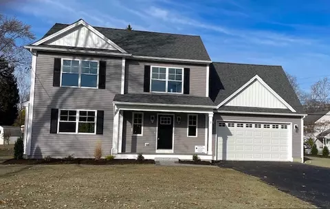 2 Pascale Dr, Lincoln, RI 02865