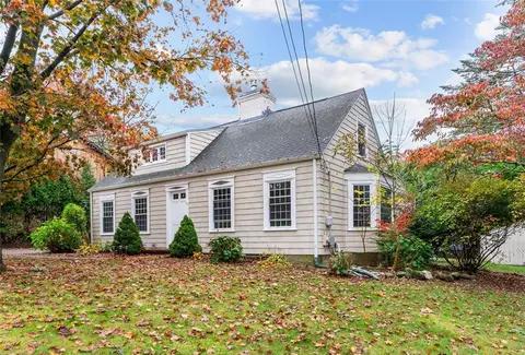 75 Apple Gate Rd, Cranston, RI 02920 photo 3