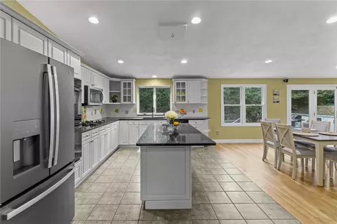 75 Apple Gate Rd, Cranston, RI 02920 photo 6