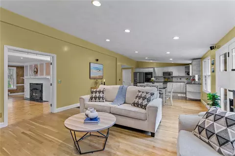 75 Apple Gate Rd, Cranston, RI 02920 photo 13