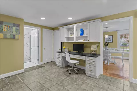 75 Apple Gate Rd, Cranston, RI 02920 photo 5