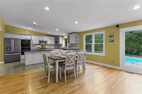 75 Apple Gate Rd, Cranston, RI 02920 photo 12