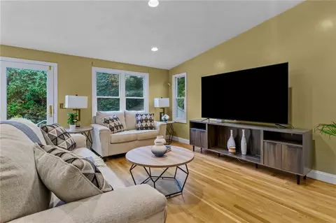 75 Apple Gate Rd, Cranston, RI 02920 photo 16