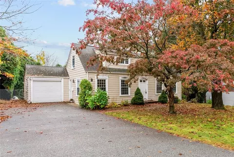 75 Apple Gate Rd, Cranston, RI 02920 photo 2