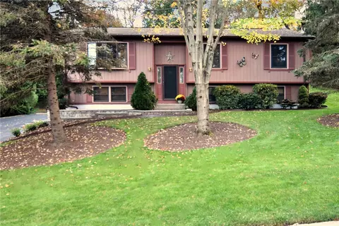 2 Mussey Brook Rd, Lincoln, RI 02838