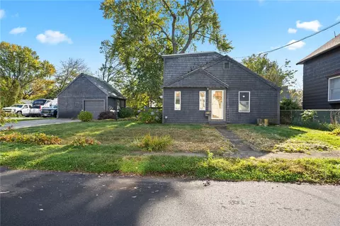 68 Appleton St, Cranston, RI 02910