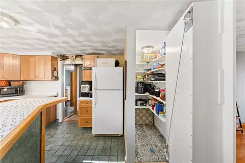 68 Appleton St, Cranston, RI 02910 photo 9