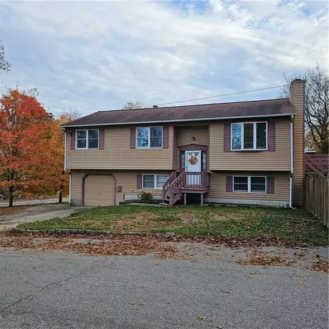 14 Windsor Park Dr, West Warwick, RI 02893