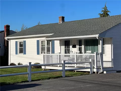 27 Flanders St, Johnston, RI 02919
