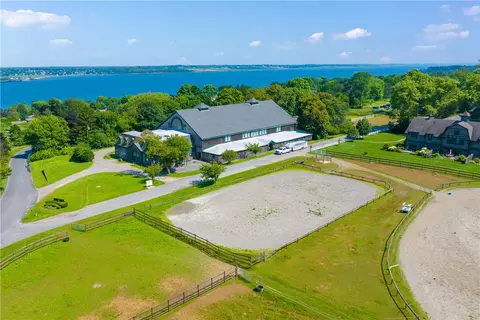 30 Sandy Point Farm Rd, Portsmouth, RI 02871