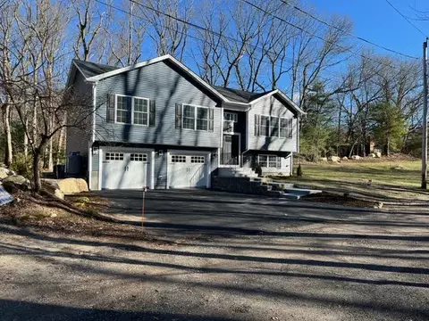 6 Pioneer Rd, Coventry, RI 02816