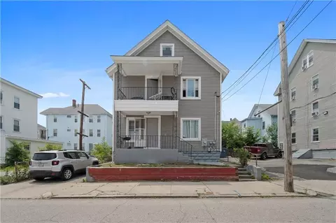 26 Hadwin St, Central Falls, RI 02863