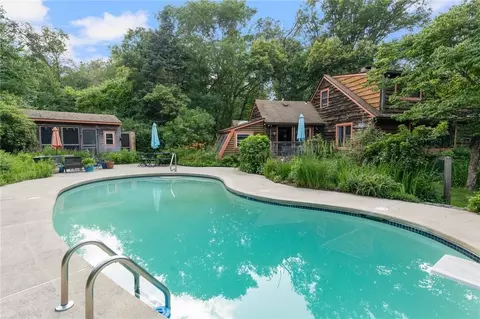33 Johnson Rd, Foster, RI 02825