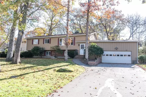 7 Castle Way, Westerly, RI 02891 photo 2