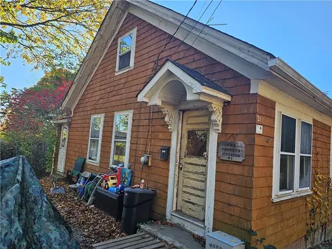 21 Clair Ave, Tiverton, RI 02878
